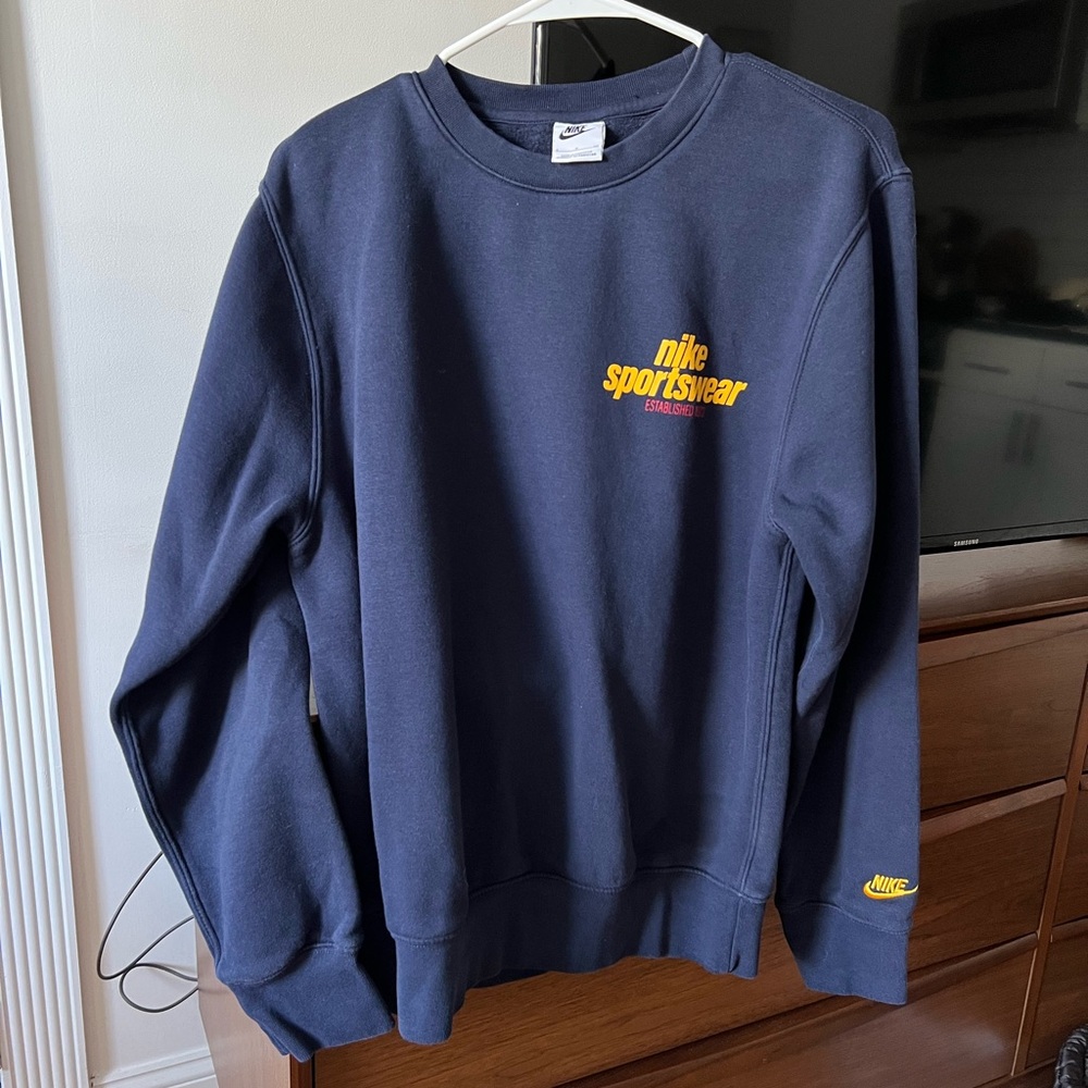 Nike Men's Navy Blue Sportswear Sweater